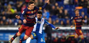 Lionel Messi und Alvaro Gonzalez lieferten sich heiße Duelle Lionel Messi