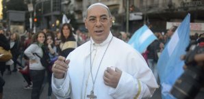 Papst Franziskus hat Michael Schuhmacher seine moralische Unterstützung zugesagt Papst Franziskus