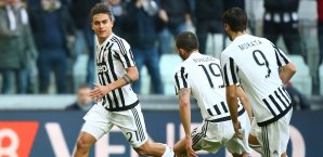 Paulo Dybala (l.) traf per Kopf zum 1:0 für Juventus Paulo Dybala