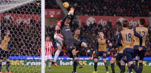 Petr Cech führte Arsenal mit wichtigen Paraden zur Tabellenführung Petr Cech