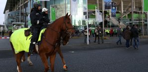 Die Polizei ist an Bundesliga-Spieltagen immer im Einsatz Polizei