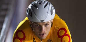 Yoeri Havik führt mit Teamkollege Nick Stöpler beim 105. Berliner Sechstagerennen Radsport, Yoeri Havik