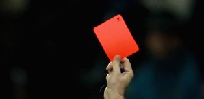Für die Abfuhr zeigte der Schiri als Revanche die rote Karte rote Karte