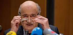 Sepp Blatter soll künftig weniger Geld erhalten Sepp Blatter