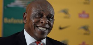 Tokyo Sexwale stärkt Joseph Blatter den Rücken Sexwale