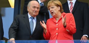 Angela Merkel und Sepp Blatter bei der WM 2014 Angela Merkel