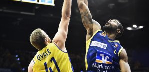 Covington (r.) muss lange aussetzen BBL