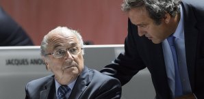 Blatter und Platini sind beide mehrere Jahre bei der FIFA gesperrt Blattini