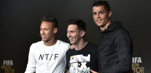 Neymar, Lionel Messi und Cristiano Ronaldo bei der Verleihung des Ballon d'Or Cristiano Ronaldo