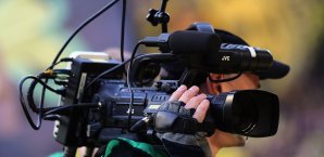 Bis zum Anpfiff der EM 2016 sollen die TV-Rechte vergeben werden Fernsehen