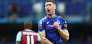 Gary Cahill führt die Three Lions gegen Deutschland aufs Feld Gary Cahill