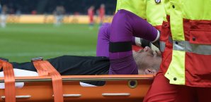 Jack Butland musste gegen Deutschland vom Platz getragen werden Jack Butland