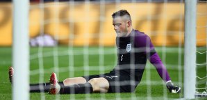Jack Butland zog sich im Spiel gegen Deutschland eine Sprunggelenksfraktur zu Jack Butland