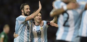 Messi und Higuain bejubeln den Sieg von Argentinien Lionel Messi, Gonzalo Higuain