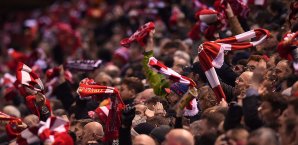 Die Fans vom FC Liverpool mussten sich Schmähgesänge von Manchester United Anhängern anhören Manchester United