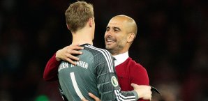 Manuel Neuer und Pep Guardiola nach dem Pokalfinale 2014 Manuel Neuer