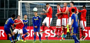 Miralem Pjanic markierte durch sein Freistoßtor den 2:0-Endstand für Bosnien Miralem Pjanic