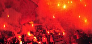 Im Spiel PAOK gegen Olympiakos kam es zu Ausschreitungen zwischen den beiden Fanlagern Olympiakos Piräus