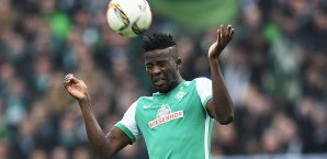Papy Djilobodji geht zum Kopfball hoch Papy Djilobodji