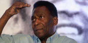 Pele fordert 30 Millionen Euro von Samsung Pele