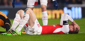 Per Mertesacker verletzte sich im Pokalspiel gegen Hull Per Mertesacker