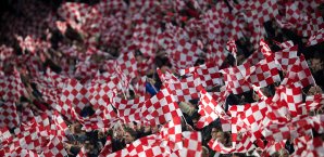 Einige Fans vom PSV Eindhoven erniedrigten einen Bettler in Madrid PSV Eindhoven