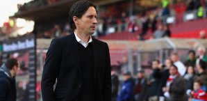 Roger Schmidt soll auch in der kommenden Saison Trainer bei Bayer sein Roger Schmidt