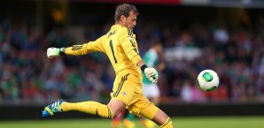 Roy Carroll parierte beim Erfolg über Slowenien einen Strafstoß Roy Carroll