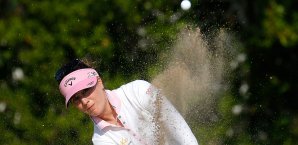 Sandra Gal beim Abschlag aus dem Sand Sandra Gal