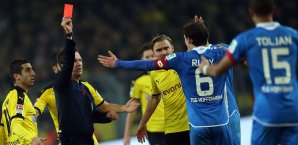 Sebastian Rudy bekam gegen Borussia Dortmund eine Rote Karte Sebastian Rudy, Rote Karte