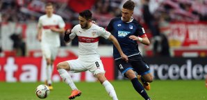 Lukas Rupp und Ermin Bicakcic liefern sich einen Zweikampf VfB Stuttgart