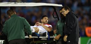 Dieses Bild schockte die Werder-Fans: Claudio Pizarro auf der Trage Werder Bremen, Claudio Pizarro