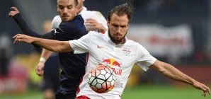 Andreas Ulmer spielt hier im richtigen Shirt von RB Salzburg Andreas Ulmer