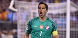Ein Verkauf von Claudio Bravo soll bei Barca nicht ausgeschlossen sein Claudio Bravo