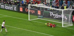Jonas Hector schoss den entscheidenden Elfmeter gegen Italien Jonas Hector