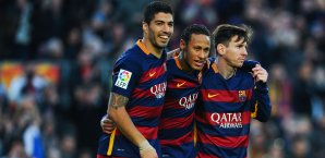 Luis Suarez (l.) könnte verlängern Luis Suarez