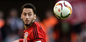 Hakan Calhanoglu hat bei Bayer Leverkusen einen Vertrag bis 2019 Hakan Calhanoglu