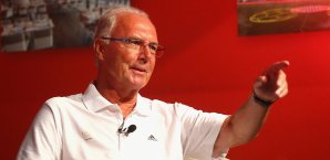 Die schweizer Justiz wirft Kaiser Franz Beckenbauer Geldwäsche vor Beckenbauer
