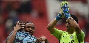 Claudio Bravo erhält ein Lob von Guardiola Bravo