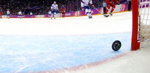 Die Übertragung aller DEL-Spiele soll auch den Schiedsrichtern helfen Eishockey