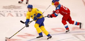 Filip Forsberg (l.) setzte sich mit Team Schweden gegen Pavel Datsyuk und Russland durch Filip Forsberg, Pavel Datsyuk