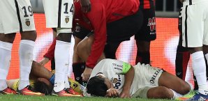 Radamel Falcao blieb nach dem Zusammenprall noch lange liegen Radamel Falcao