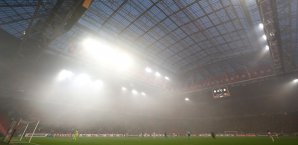 Die Profis von Ajax spielen in der Amsterdam Arena auf Naturrasen Ajax Amsterdam