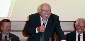 Uwe Seeler sieht Dietmar Beiersdorfer überfordert Bundesliga
