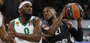 Chris Singleton (r.) unterlag mit Bamberg gegen Panathinaikos Chris Singleton