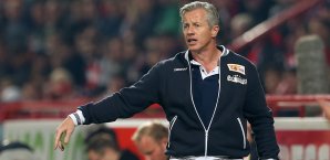 Jens Keller ist pessimistisch vor dem Spiel gegen den BVB DFB-Pokal