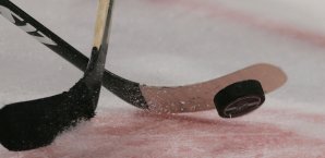 Die Kölner Haie behaupten die Tabellenspitze Eishockey