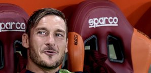 Francesco Totti könnte nach Aussage von Maradona noch zehn Jahre für die Roma spielen Francesco Totti