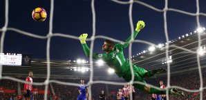 Diego Costa ließ Fraser Forster beim 2:0 keine Chance Fraser Forster