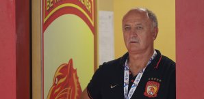 Luiz Felipe Scolari hat seinen Vertrag bei Guangzhou Evergrande verlängert Fußball